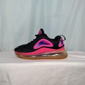 Nike Air Max 720 Shoes in Black/Laser Fuchsia/Regency Purple